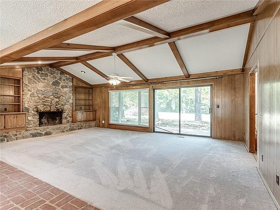5th image of 18 Cedar Creek Dr