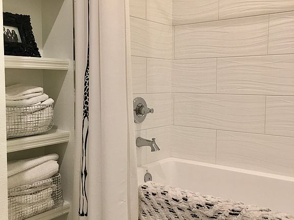 3rd image of 800 S Dakota Ave APT 210