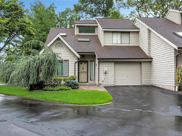 11 Rose Court, East Islip, NY 11730