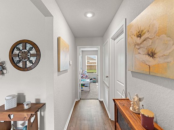3rd image of 10 Farmhouse Cir