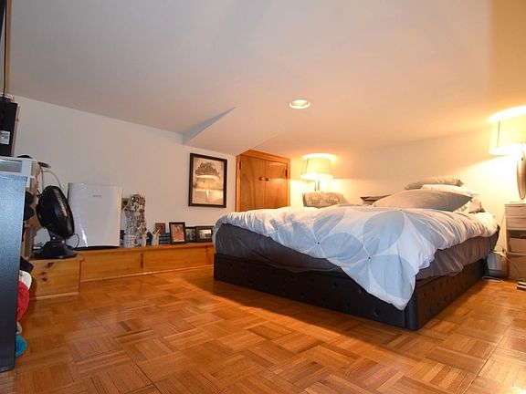 3rd image of 128 W 75th St APT 1A