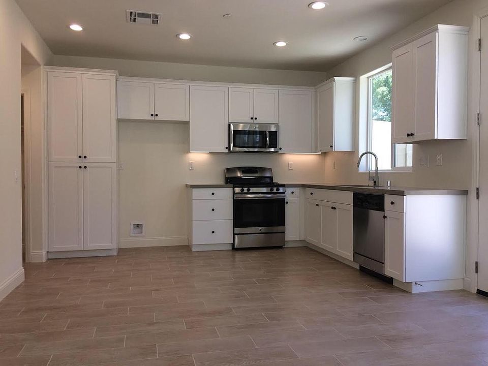 2nd image of 331 Oak Hill Rd