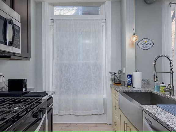 5th image of 306 N 2nd St