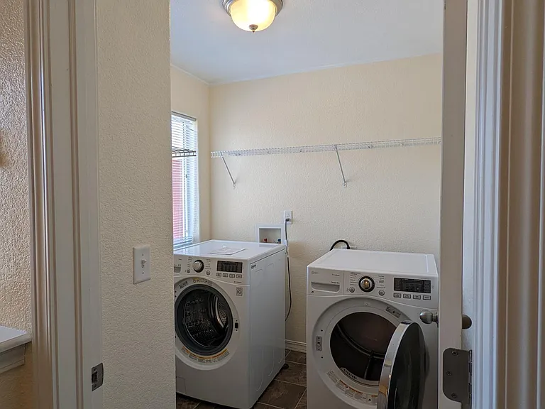 7724 Stetson Highlands Dr — Photo 12