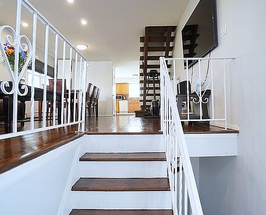 4th image of 220 McVeigh Ave