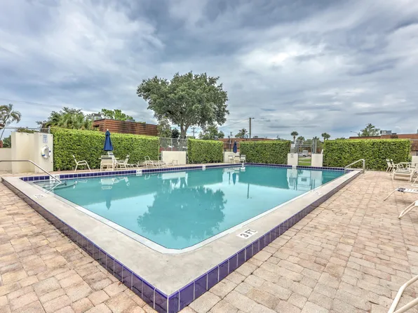 1440 N Lawnwood Circle #17-C, Fort Pierce, FL 34950