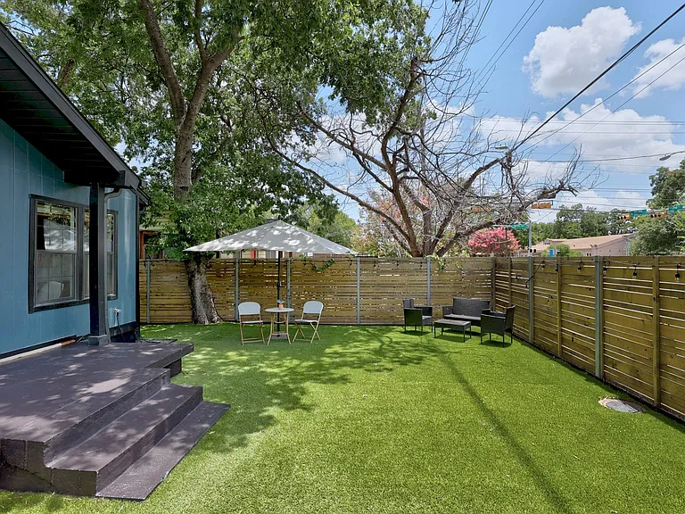 2714 E 2nd St — Photo 16