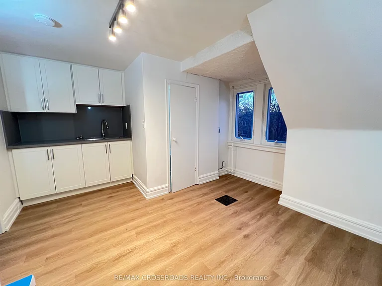 82 Curzon St #3 — Photo 3