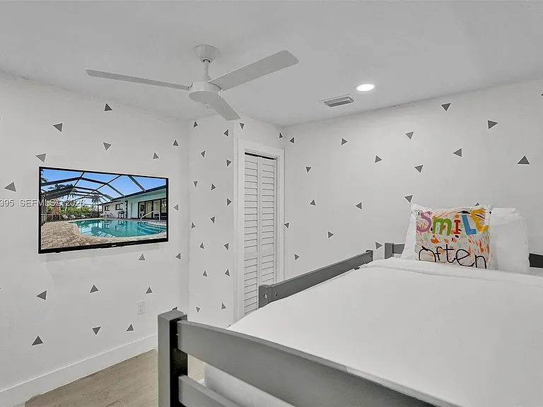 1141 N Northlake Dr — Photo 39