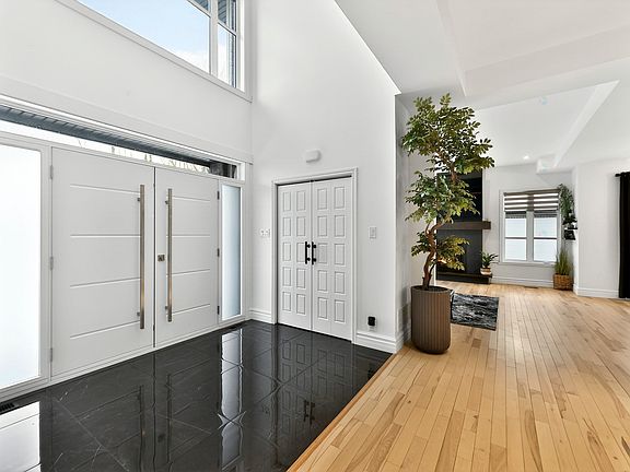 4th image of 604 Chemin St