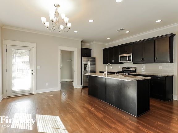 4th image of 1474 Woodridge Pl