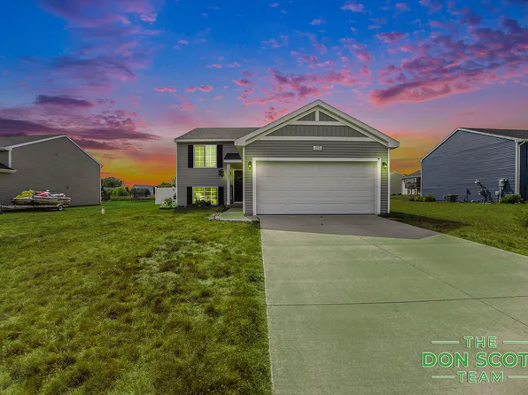 227 Sweet Meadow Dr, Kent City, MI 49330