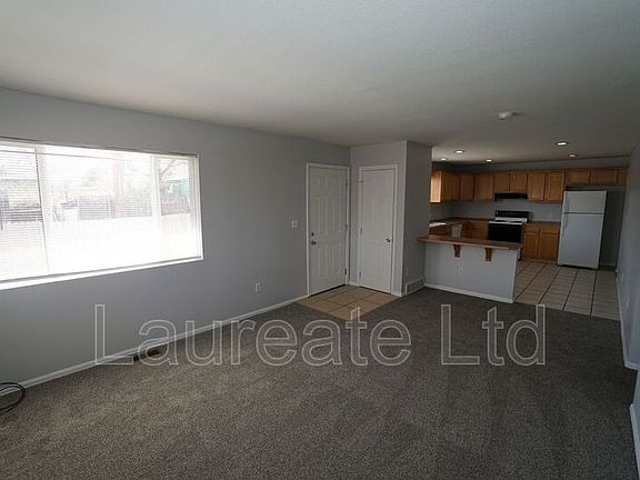 4th image of 932 N Lowell Blvd