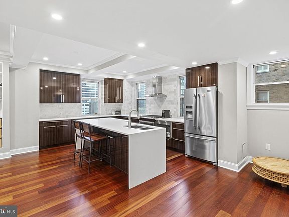 2nd image of 1901 Walnut St APT 12C
