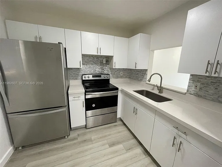 365 NE 125th St #409 — Photo 4