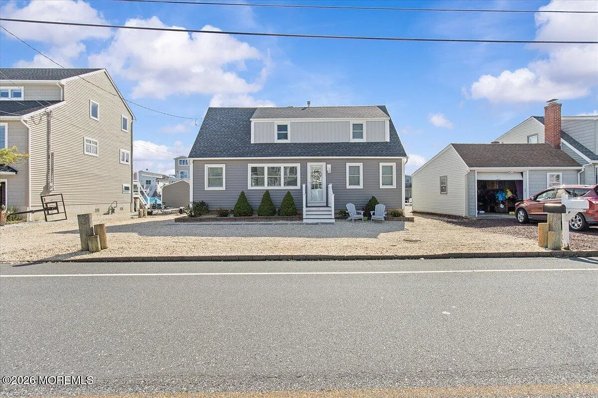 4 bed, 1284 sqft, $3,200 — Photo 3