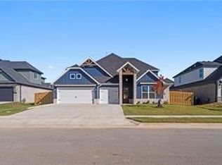 1300 Josephine Dr, Centerton, AR 72719