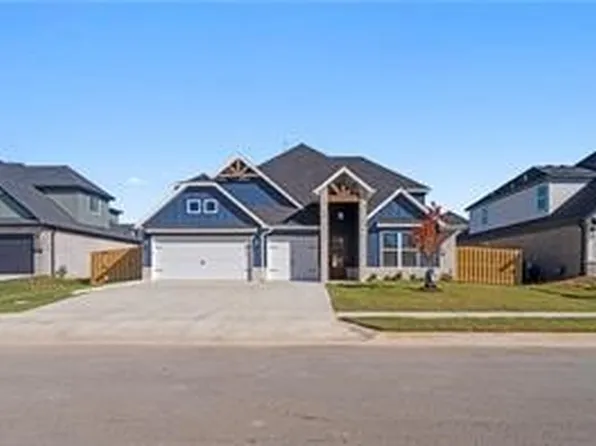 1300 Josephine Dr, Centerton, AR 72719