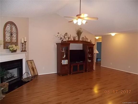 3rd image of 118 Lawson Ct
