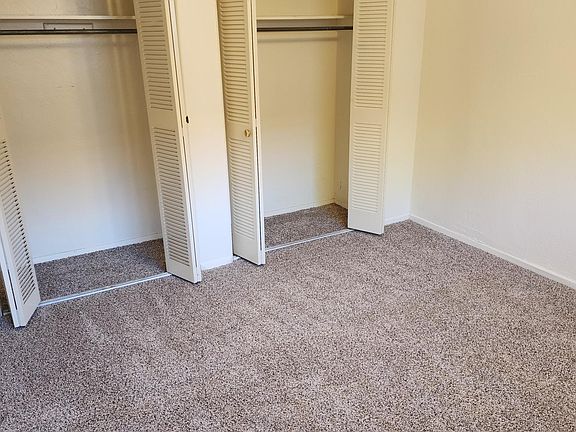 4th image of 925 S Washington St #302