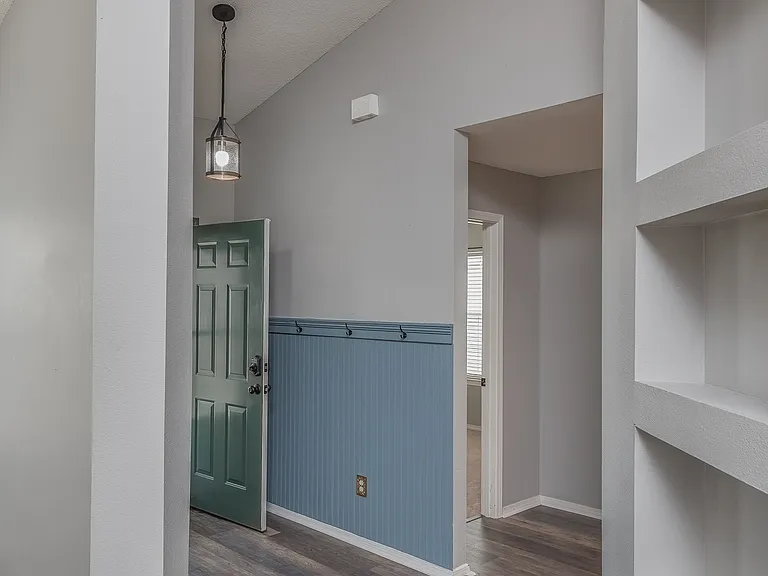 617 Hanley Downs Dr — Photo 6