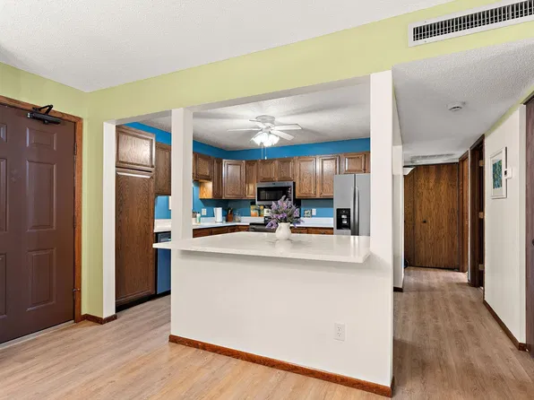 10540 43rd Ave N APT 203, Plymouth, MN 55442