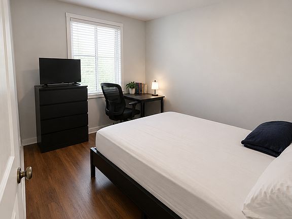 4th image of 644 W Oakdale Ave #1F