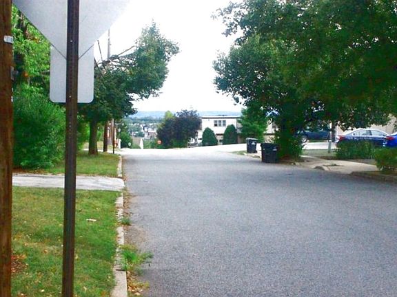 4th image of 596 Taylor St