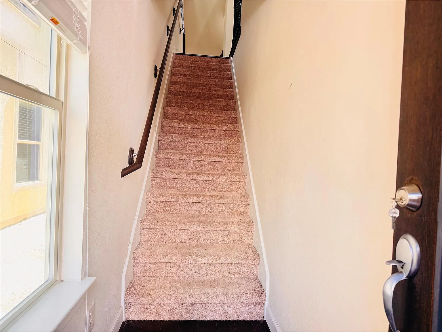4 bed, 3.5 bath, 2449 sqft, $2,400 — Photo 4