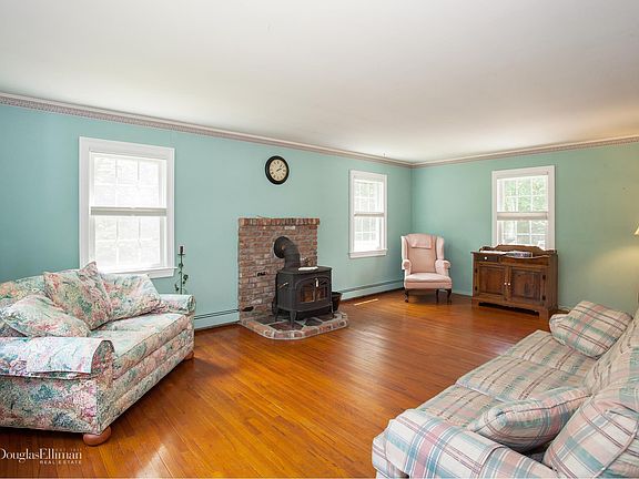 5th image of 130 Avery Ave