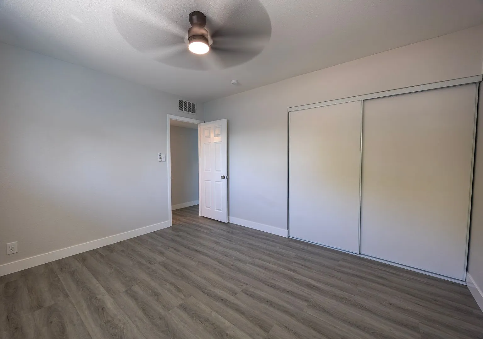 Sprawling 1,000 SQ FT Boutique Oasis | Utilities Included | Heart of the Arts District — Photo 4