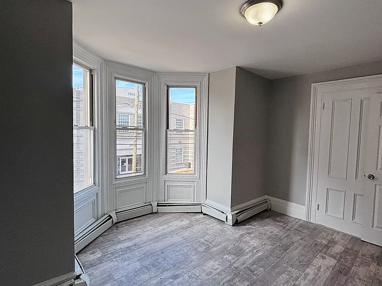393 Straight St #2 — Photo 9