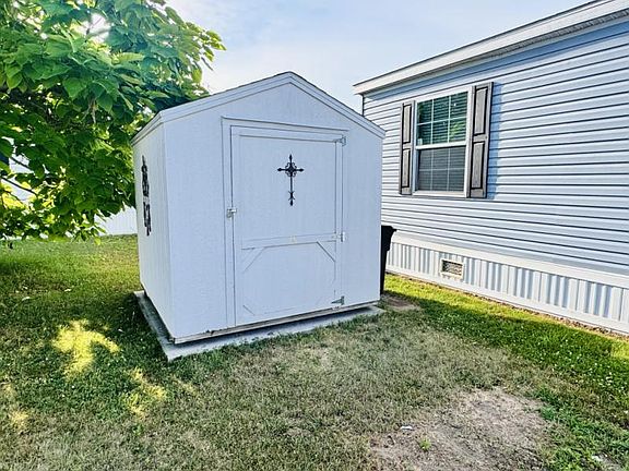 3rd image of 1336 Cambridge Ln