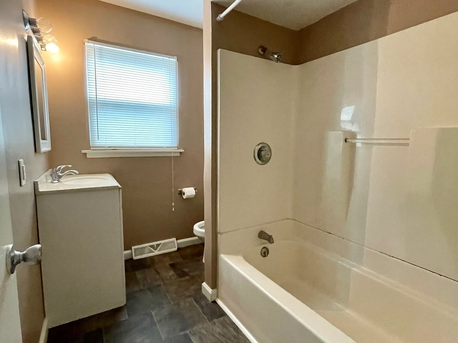2 bed, 864 sqft, $895 — Photo 3