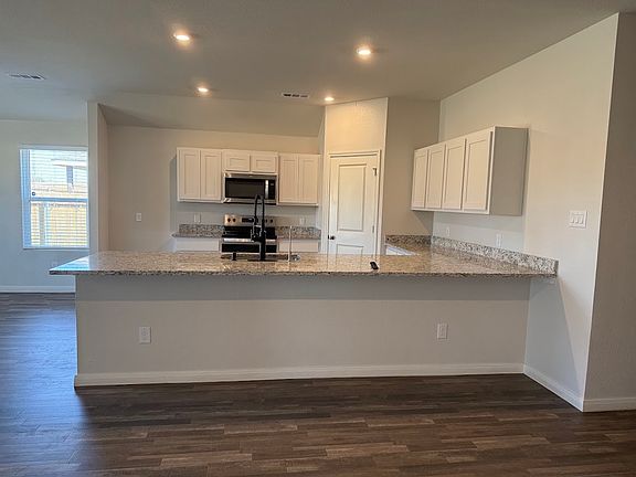 4th image of 529 Jameson St