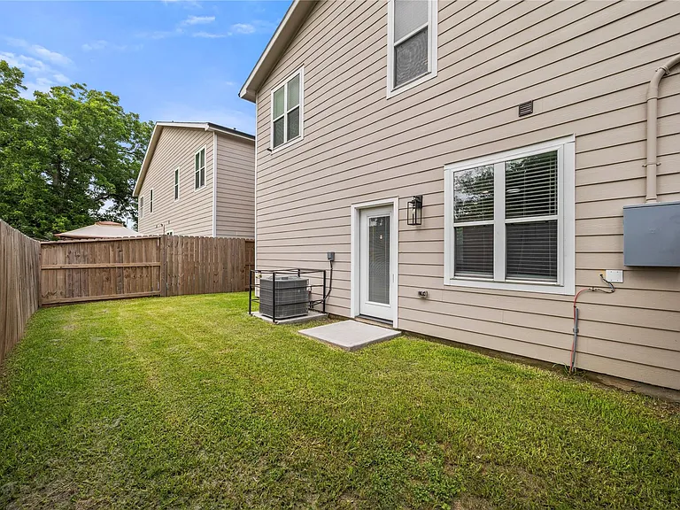 7418 Mount St — Photo 36