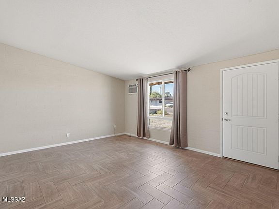 2nd image of 109 W Webb Dr