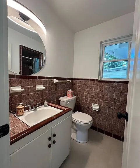 Primary bathroom connected to the primary bedroom with King bed.