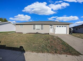1224 13th Ave W, Williston, ND 58801