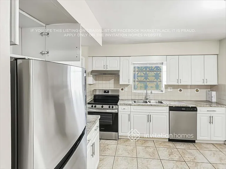 1270 NW 196th St — Photo 10