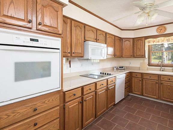5th image of 266 Pinecrest Cir