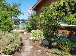 208 Waverly Dr, Grants Pass, OR 97526