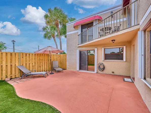 4065 Village Dr Unit D, Delray Beach, FL 33445
