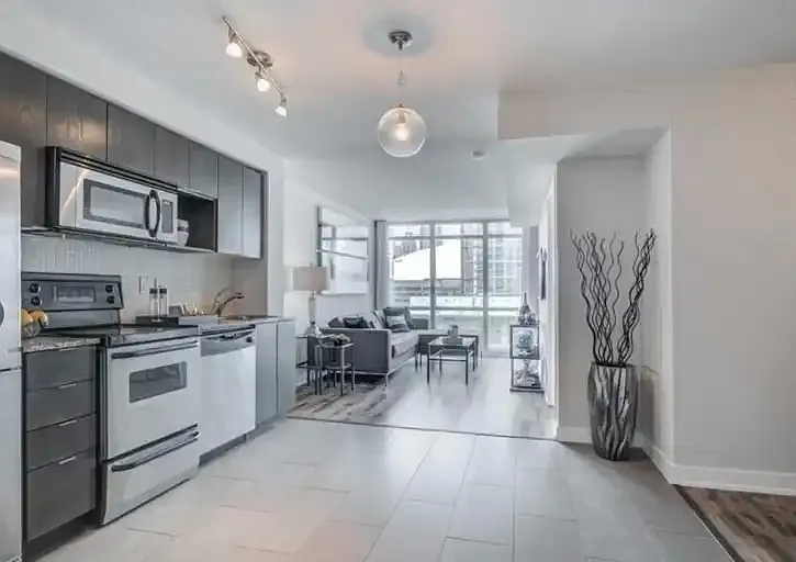 15 Fort York Blvd #1508 — Photo 7