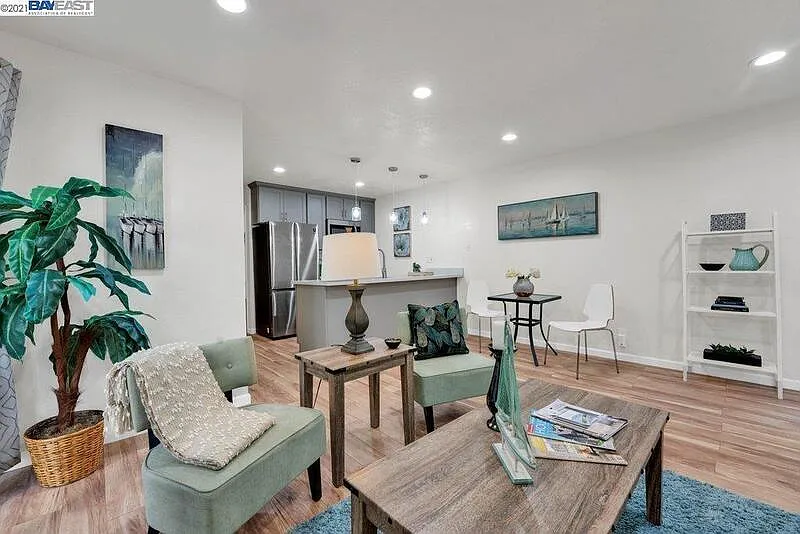 1 bed, 1.0 bath, 554 sqft, $1,800 — Photo 4