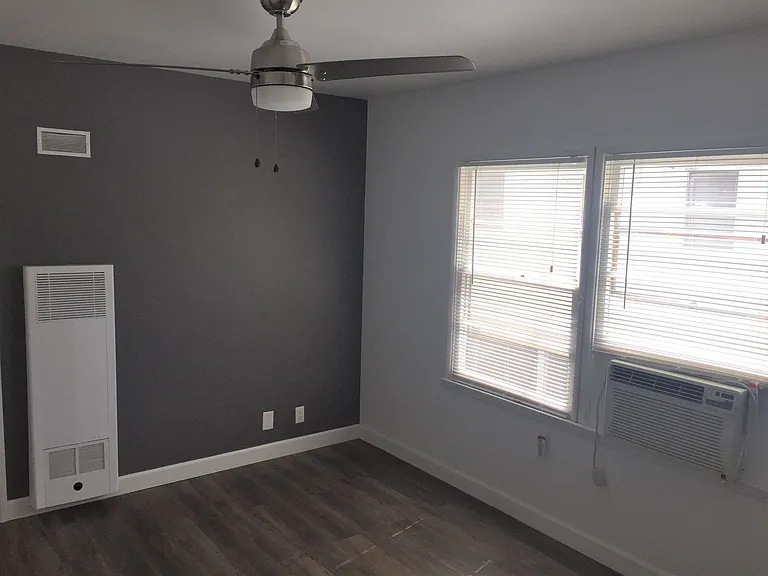 Evans Apartments — Photo 17