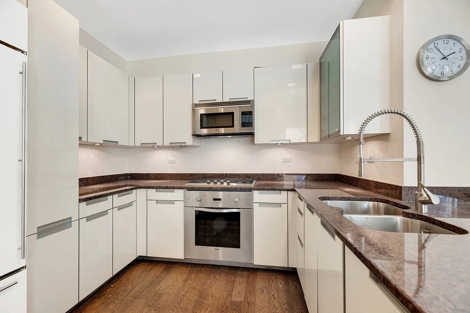 250 East 49th Street — Photo 2