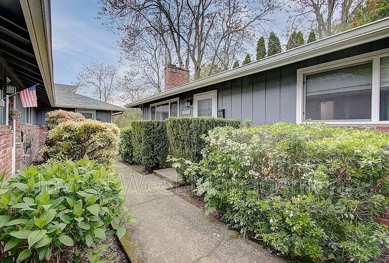 2920B Harney St — Photo 37