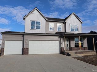 2751 Salt Springs Dr, Saline, MI 48176