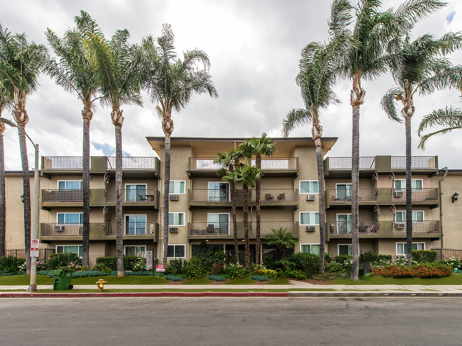 5415 Newcastle Ave — Photo 4
